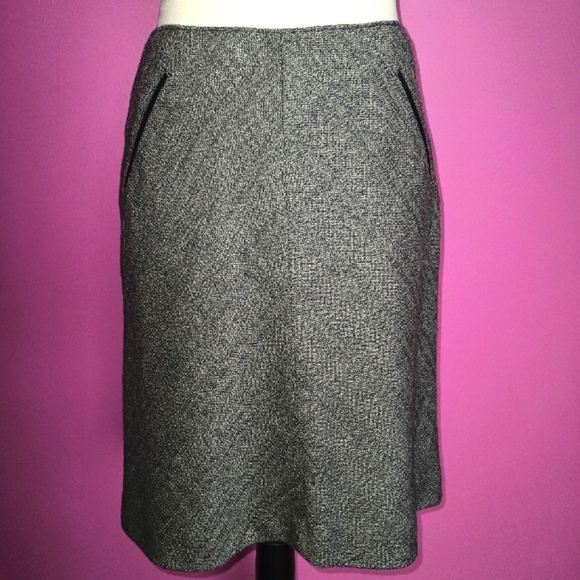 Banana Republic Ladies Wool A-Line Skirt (Size 4) - Picture 2 of 9